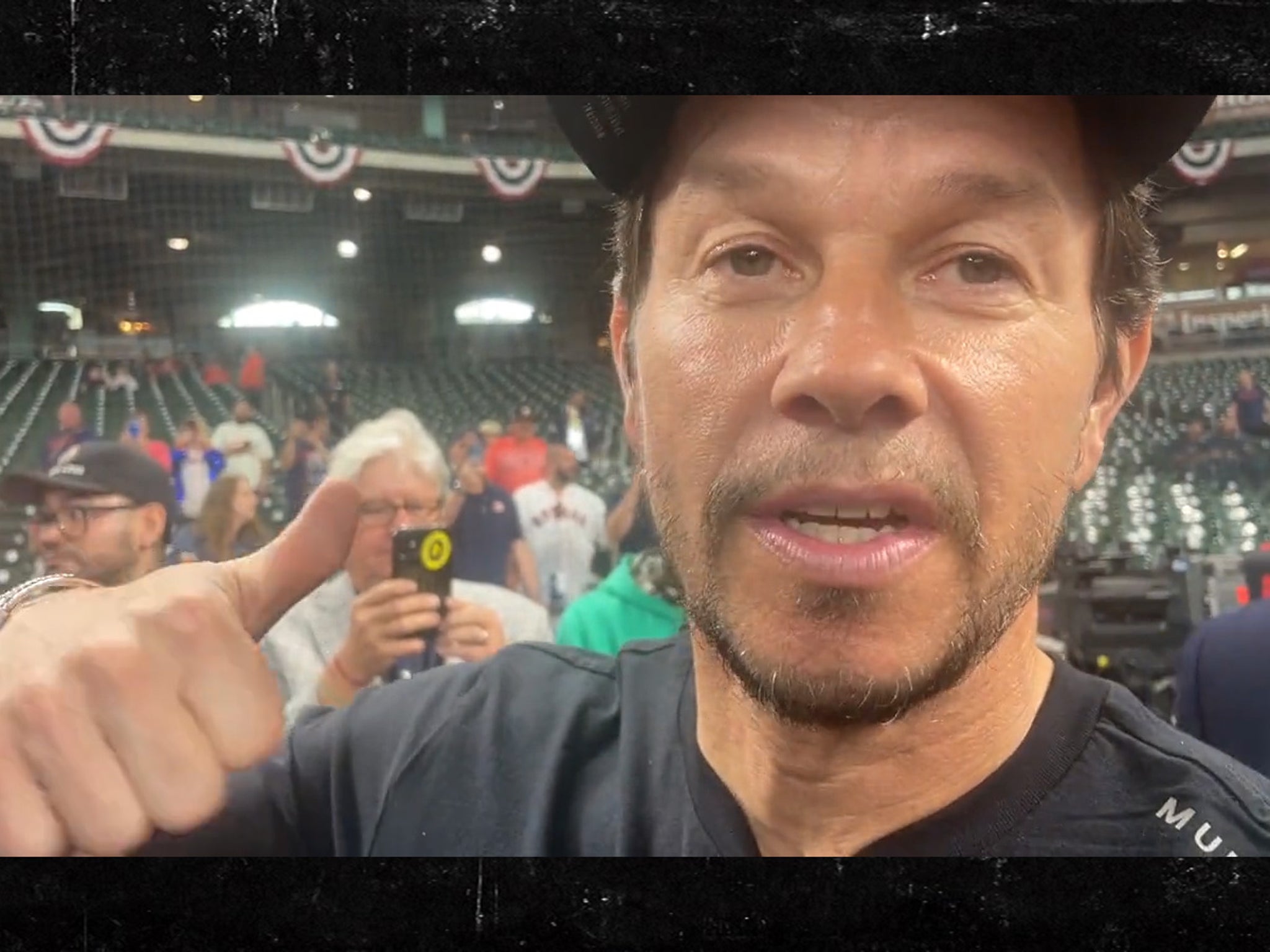 Mark Wahlberg says he's willing to donate his thumb to Astros star