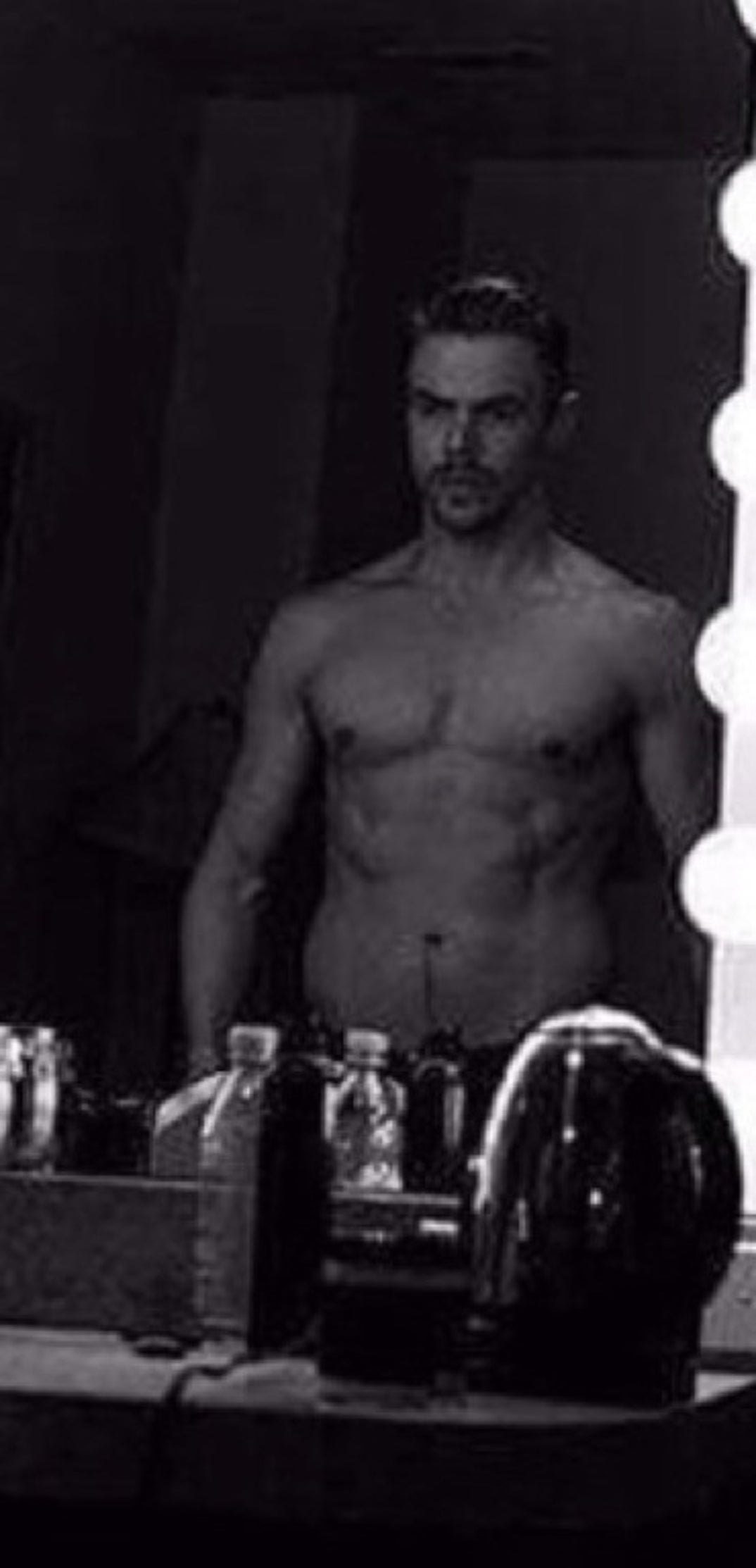 1206_derek_hough_shirtless07