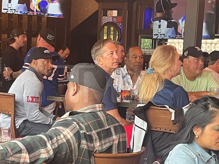 O.J. Simpson spotted at Bills-Rams game; Takes selfies with fans