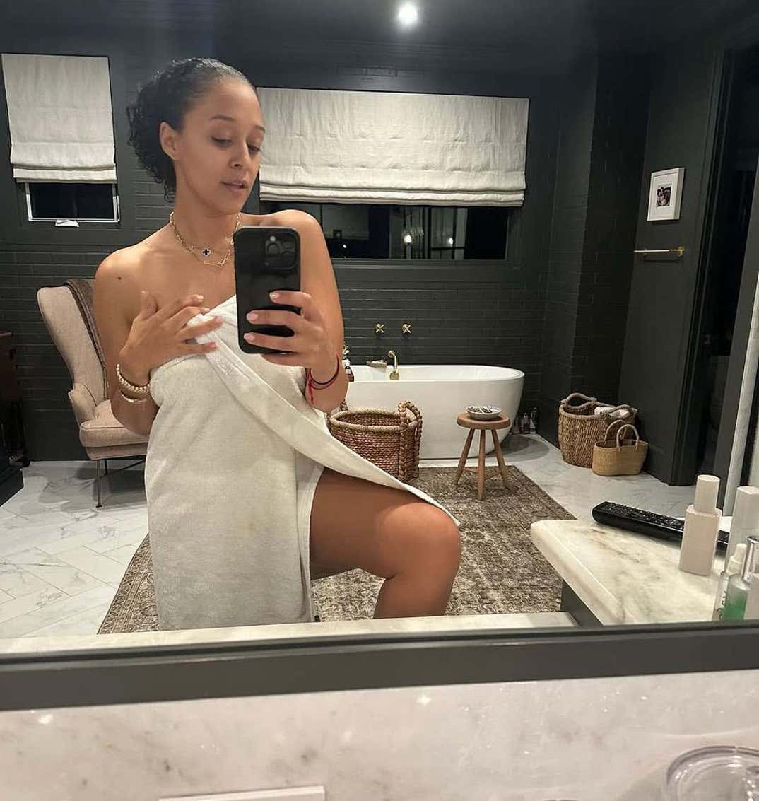 Babes In Towels -- That's A WRAP!