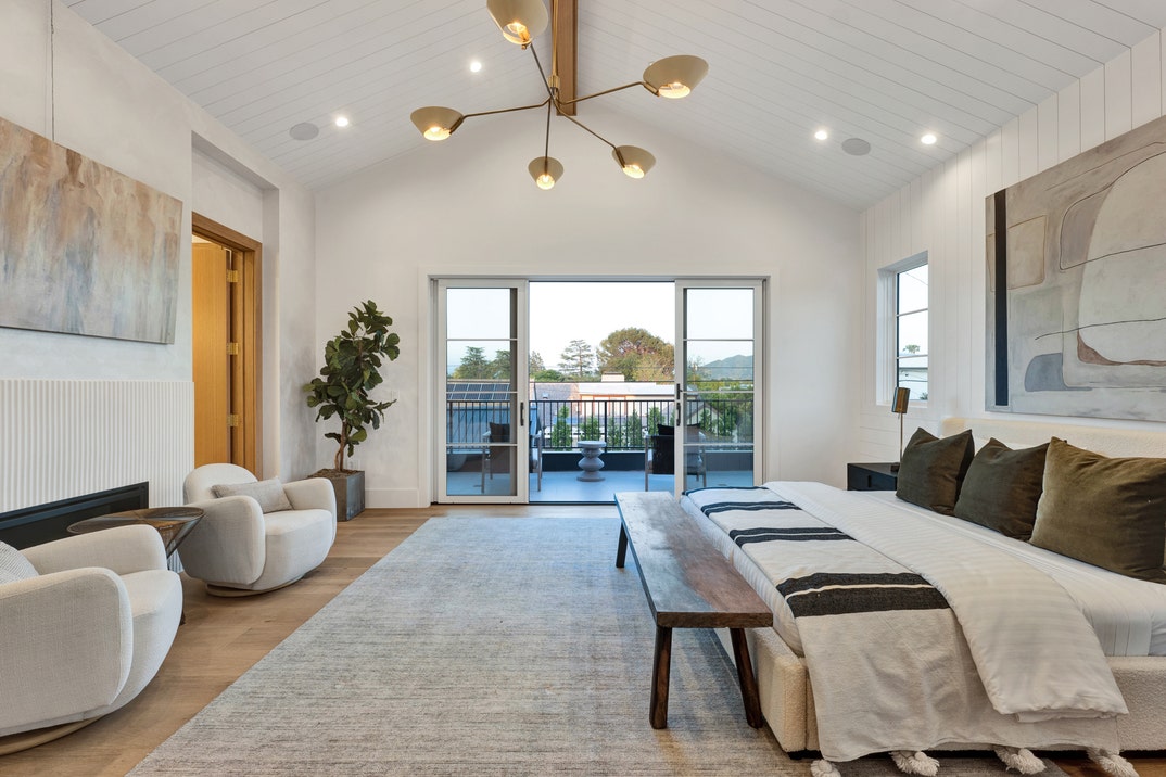 Allison Holker home 23