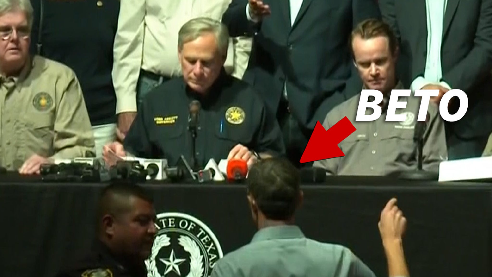 Beto O'Rourke Confronts Texas Governor Abbott at School Shooting Press Conferenc..