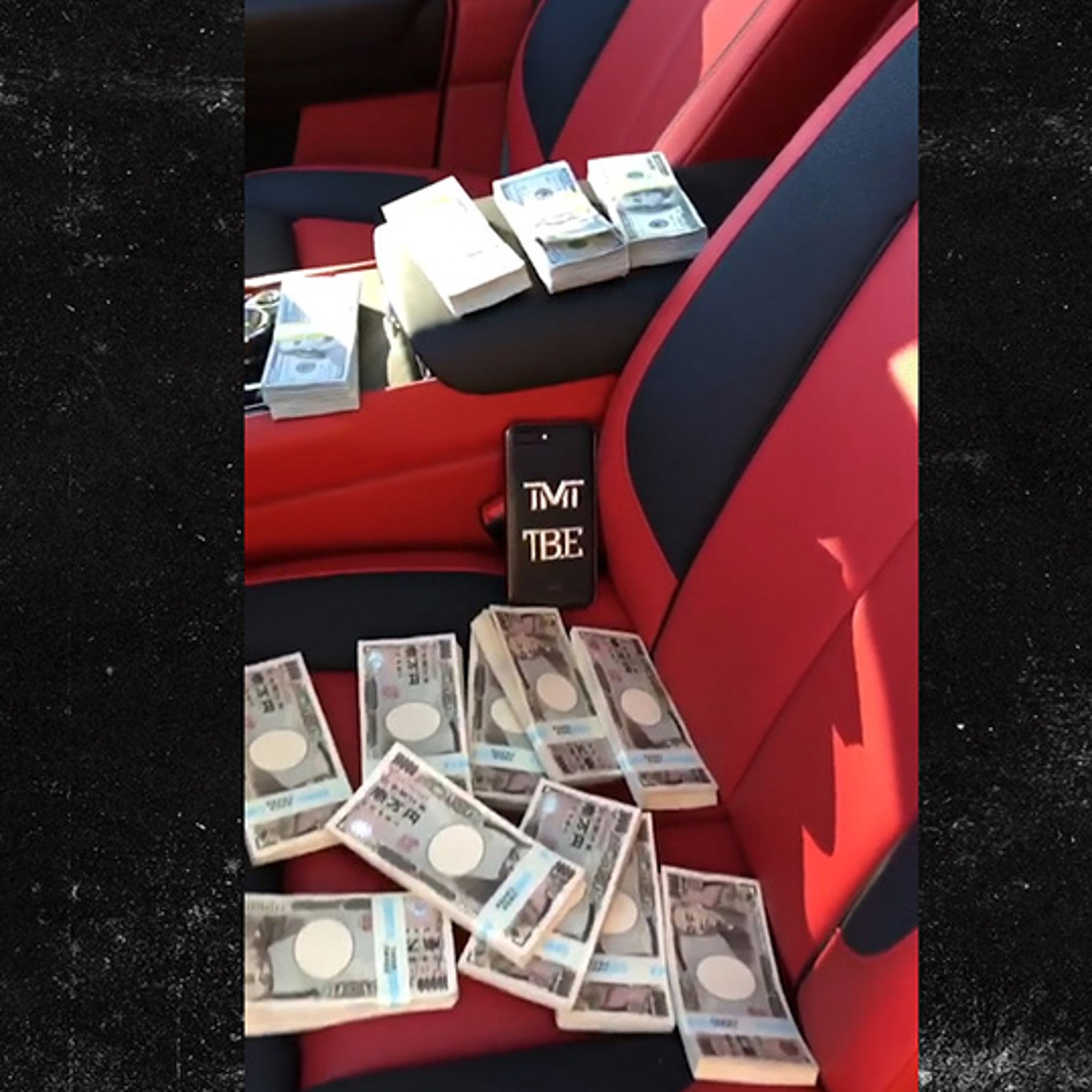 Floyd Mayweather splashes the cash in Japan!