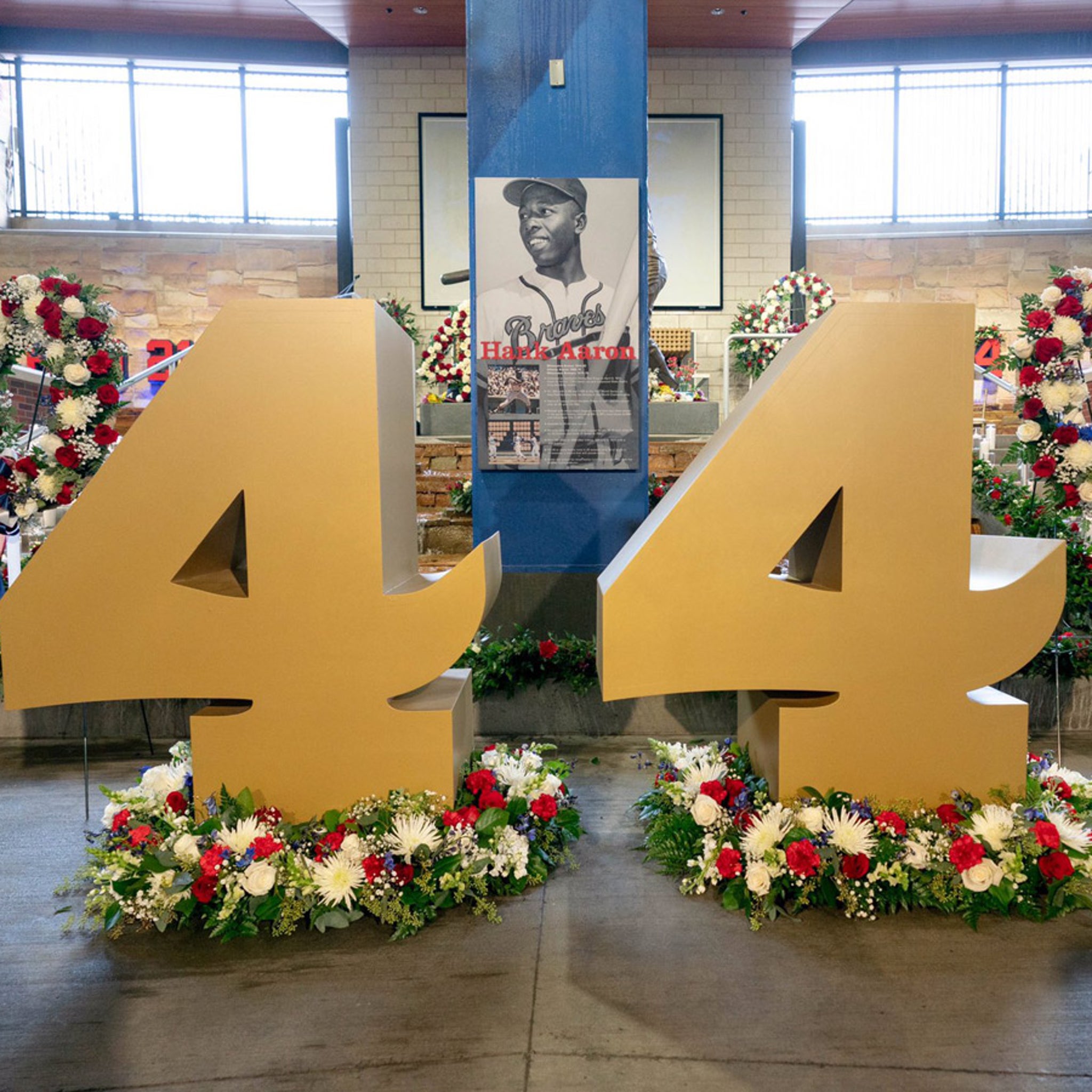 Dusty Baker shares emotional Hank Aaron tribute in video