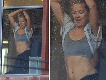 Kate Hudson -- Belly Dancer