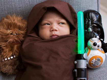 1218-zuckerberg-baby-facebook-01