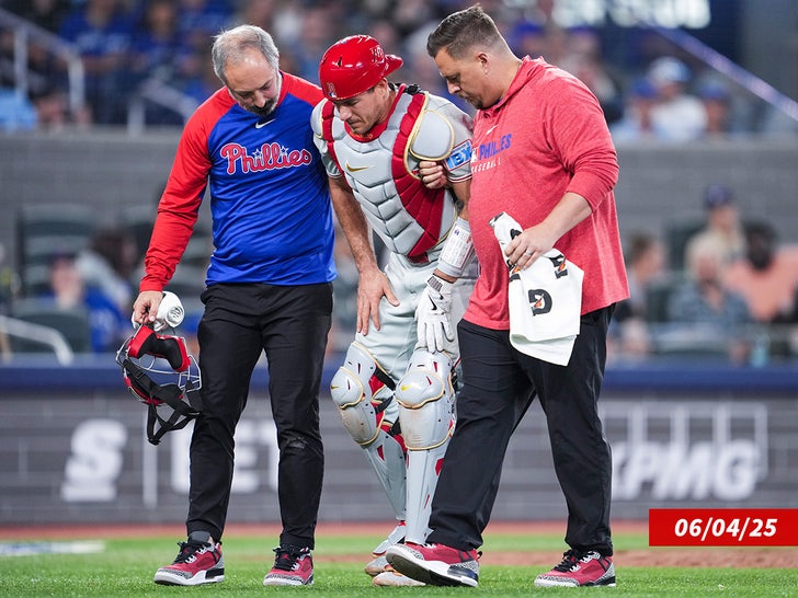 jt realmuto injury sub getty swipe 2