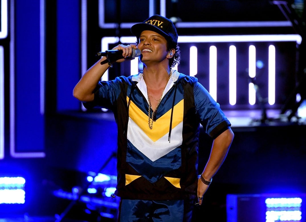 bruno mars perfomance photos-11