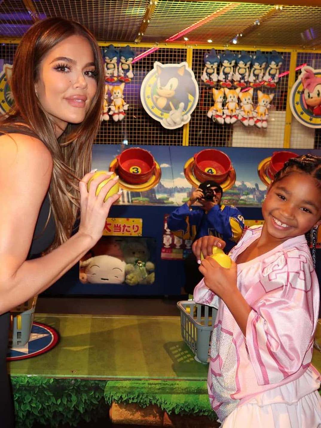 Kim Khloe Kardashian Fam Tokyo Trip 3