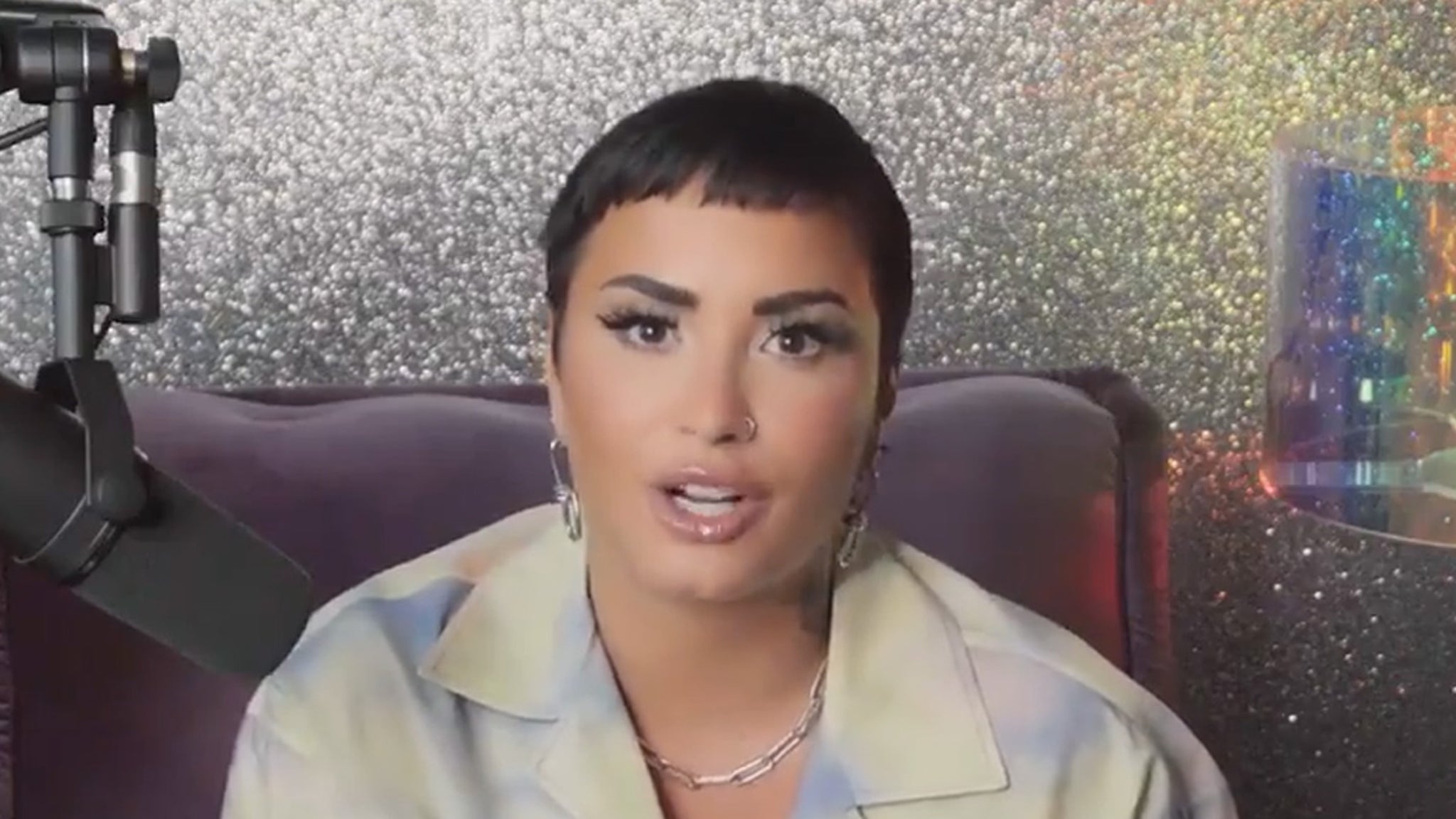 Demi Lovato Reveals They Are Non-Binary, Changes Pronouns