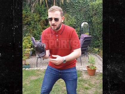 072718_fake_conor_mcgregor_primary