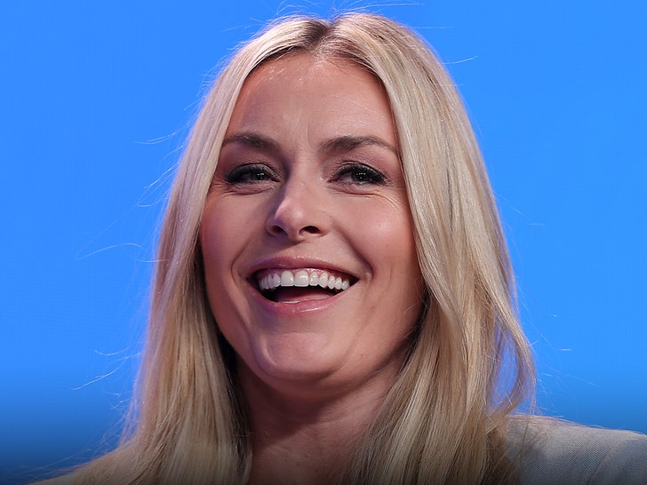 Lindsey Vonn Returns Home After Olympic Nightmare, Still Can’t Stand Lindsey Vonn Returns Home After Olympic Nightmare, Still Can’t Stand