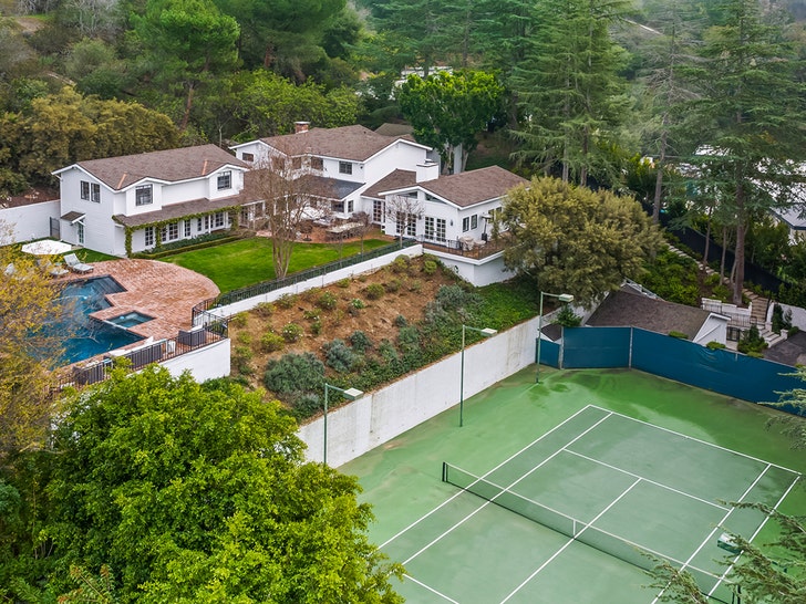 Kate Upton Buys Beverly Hills Home