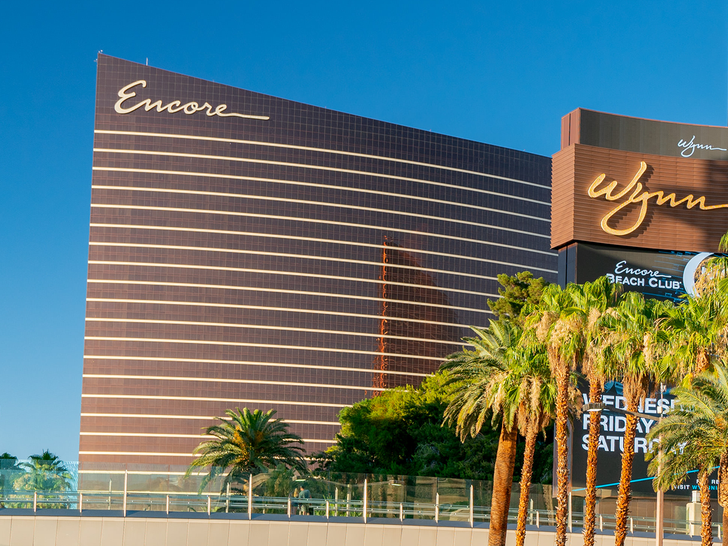 NFL coach helps save drowning child at Las Vegas Strip pool 