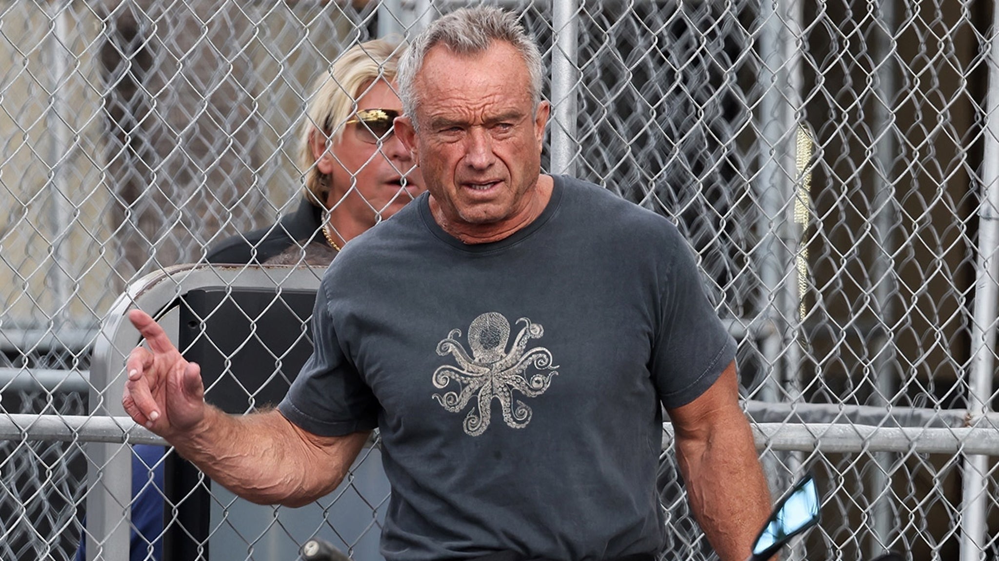 Robert F. Kennedy Jr. Works Out at Gold’s Gym Day After Deep Frying Turkey