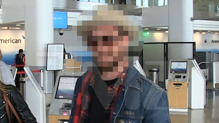 011326_Aaron_Taylor_Johnson_Guess_Who_Ontem