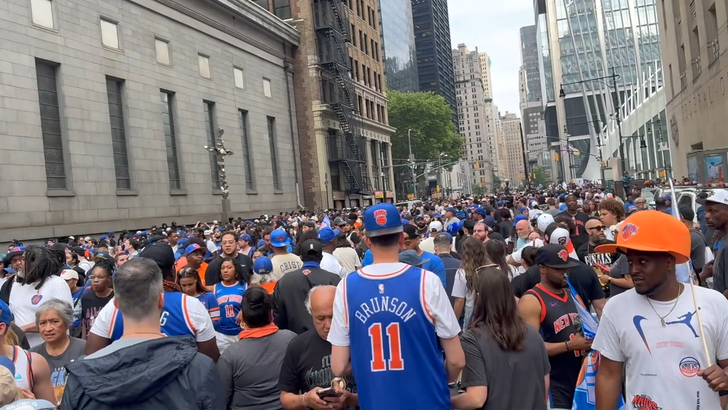 061826 knicks parade broadway kal