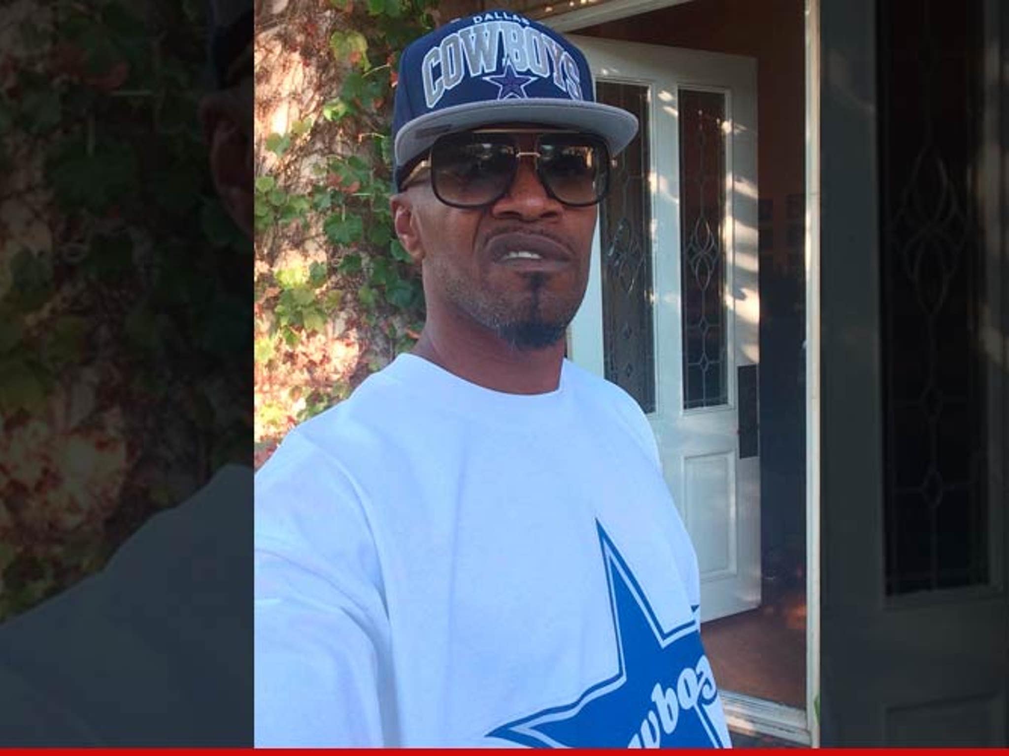 LeBron & Jamie Foxx -- Dust Off Dallas Cowboys Gear  All Aboard the  Celebrity Bandwagon!