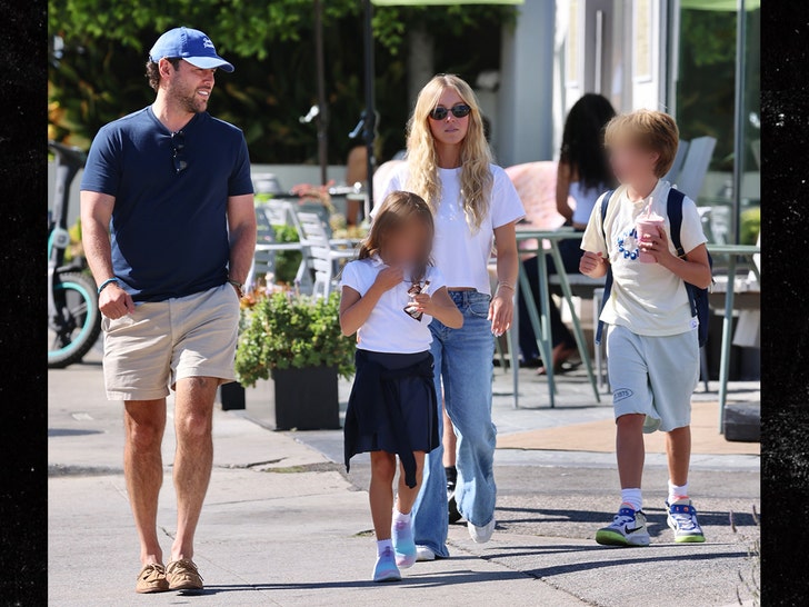 Sydney Sweeney joins Scooter Braun and kids for a smoothie run in LA backgrid 1
