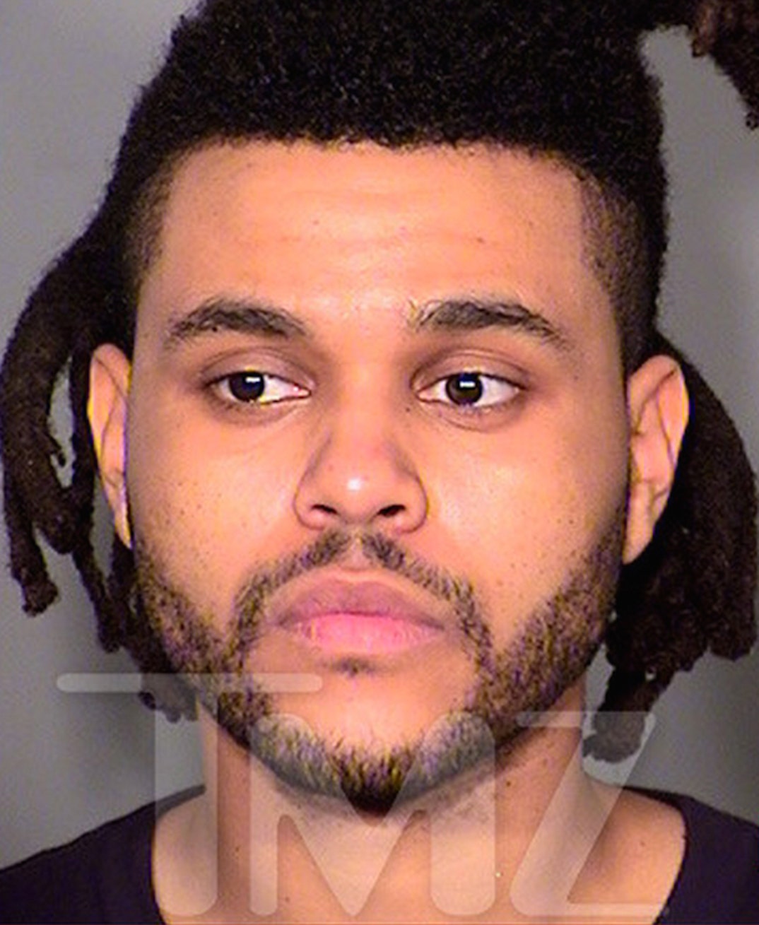 R&B singer The Weeknd was in Las Vegas ... after he was accused of punching a cop. We're told cops attempted to break up the fight, and one of them pulled the singer into an elevator during the scuffle. That's when Weeknd allegedly punched him in the head.