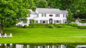 NY Governor Andrew Cuomo, GF Sandra Lee List '50s Colonial Mansion for $2M