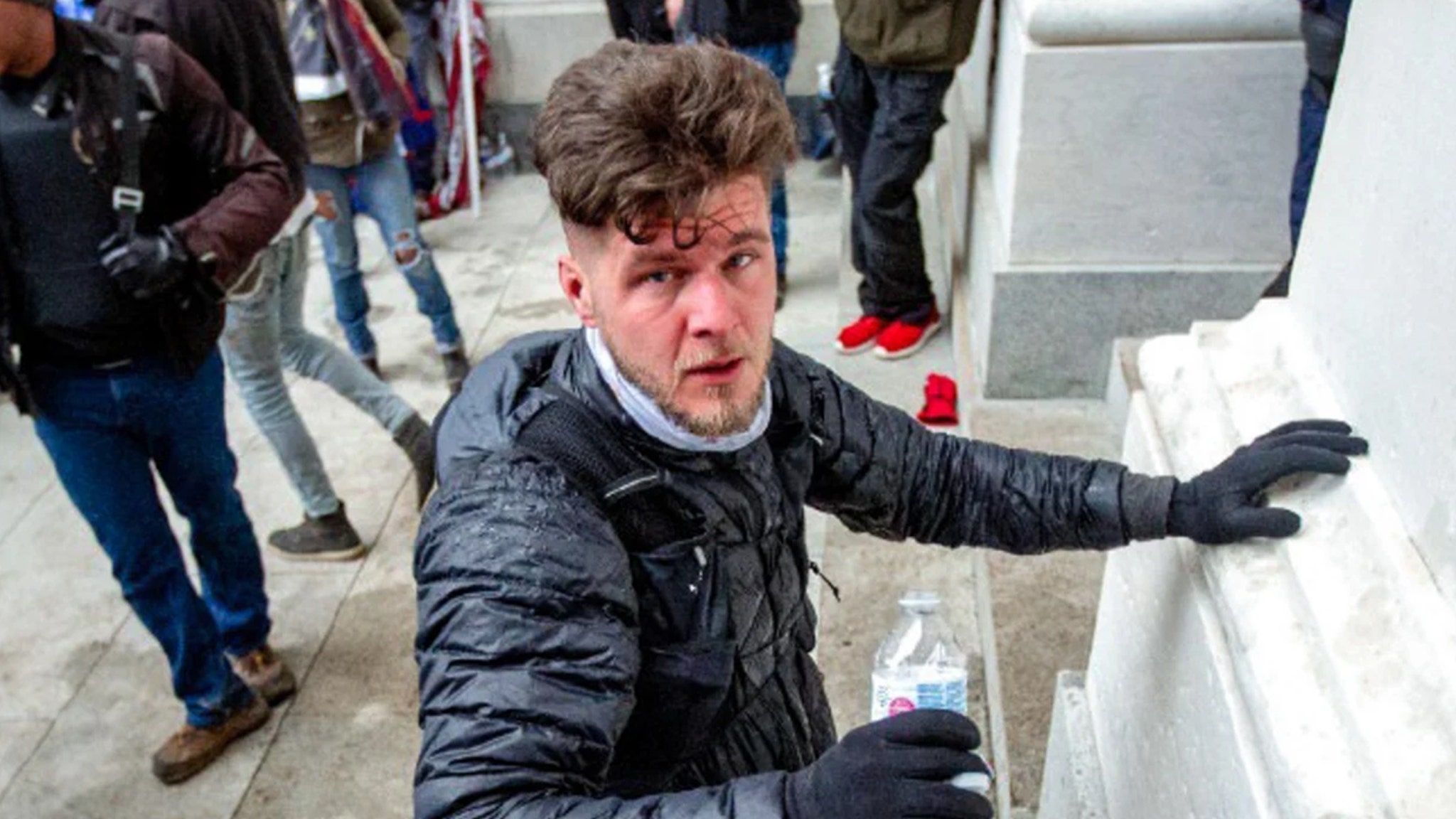 Oproerkraaier heeft op 6 januari gratie gekregen voor een pleidooiovereenkomst in een kinderpornozaak