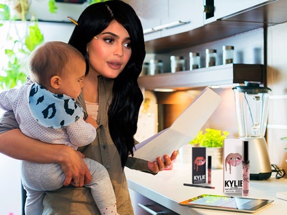 0227-kylie-jenner-busy-working-mom-fun-art-02