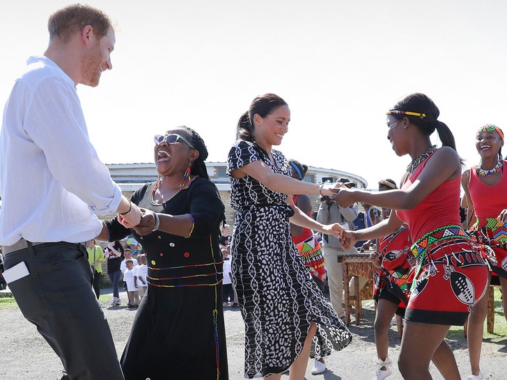 Prince Harry and Meghan Markle Fly Commercial in with Baby Archie