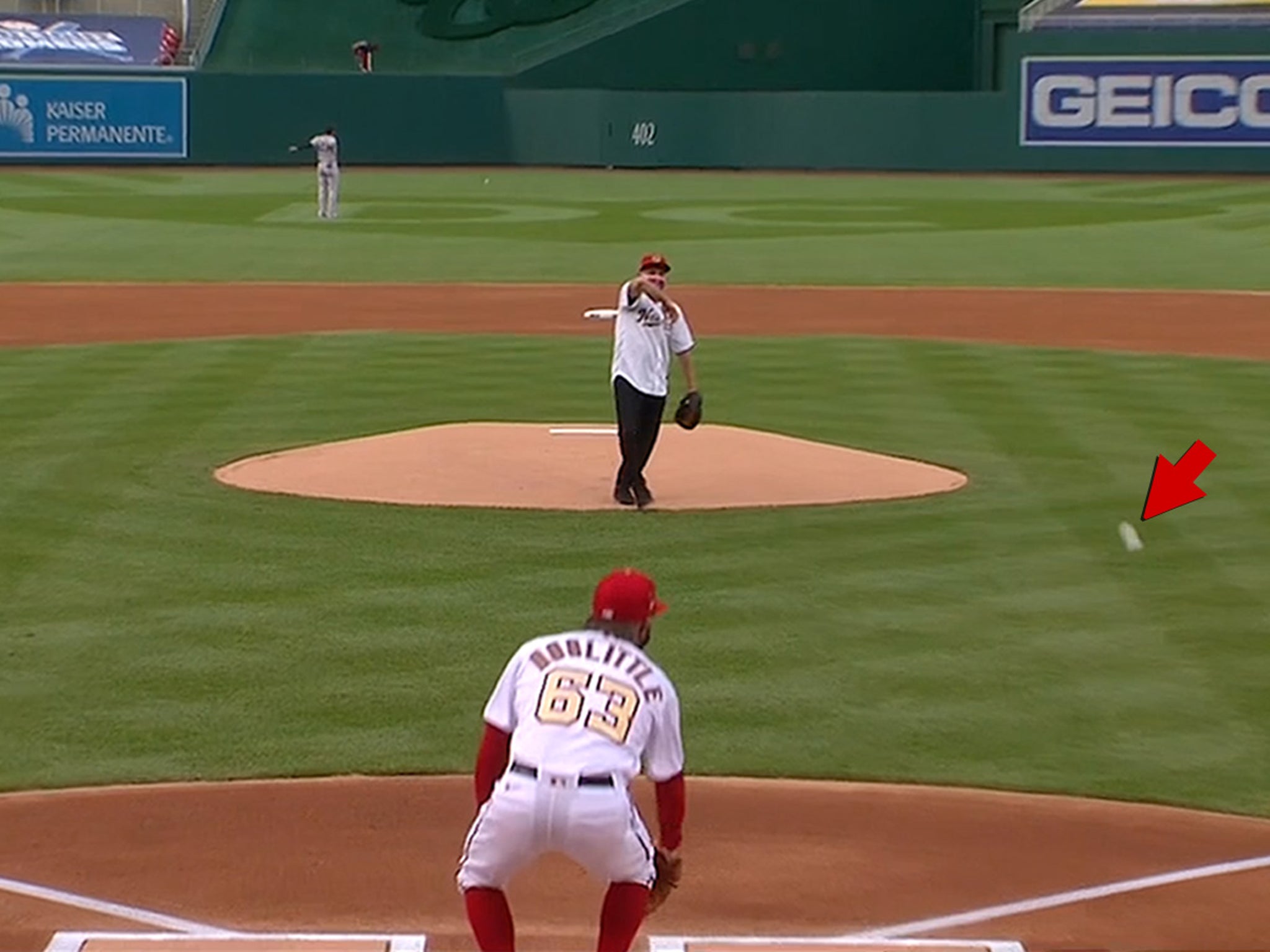 Dr Anthony Fauci S Ceremonial 1st Pitch Social Distances From Strike Zone