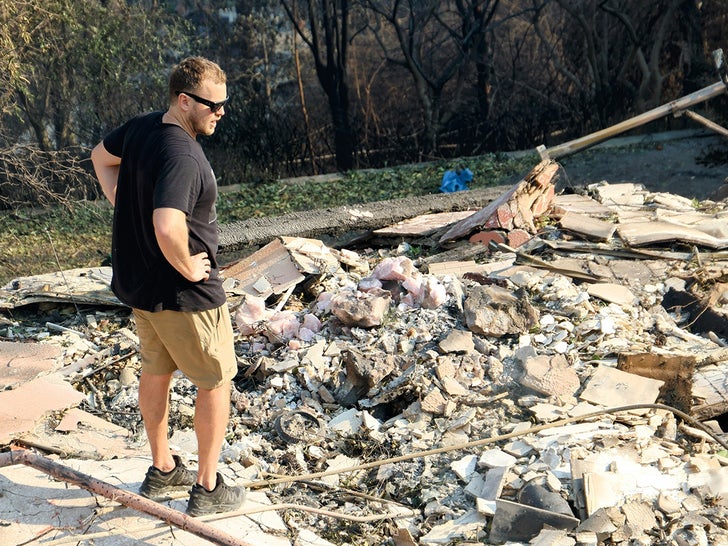 Spencer Pratt returns to burned down home