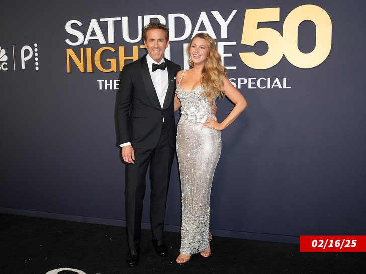 Blake Lively dan Ryan Reynolds di SNL 50 Getty 3