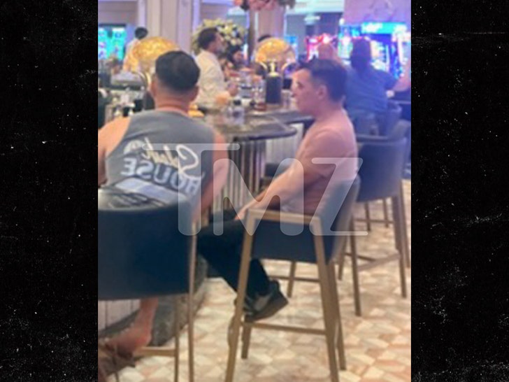 Robert Garcia no cassino em Las Vegas tmz 13