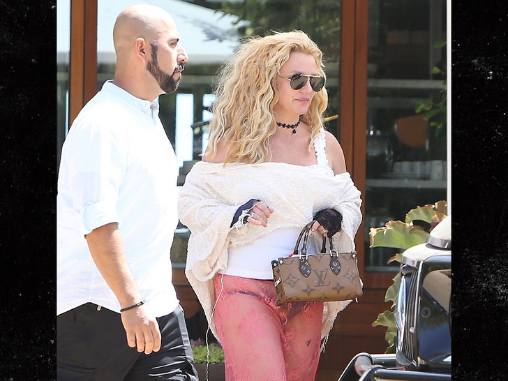 Britney Spears out in LA yesterday x17 1