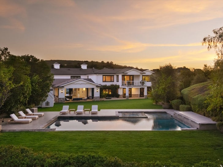 0914-Kylie-Jenner-Sells-Los-Angeles-Mansion-Sub3