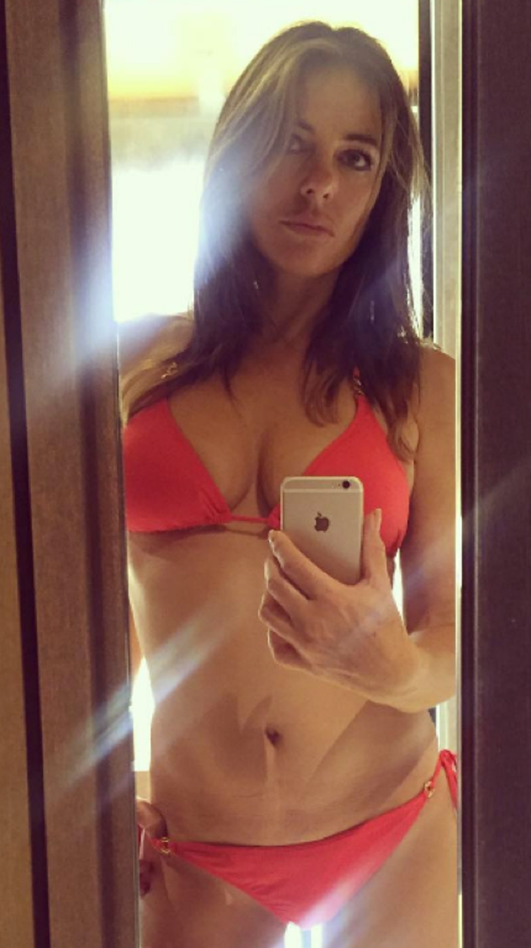 0824_Elizabeth_Hurley_Swimsuit08