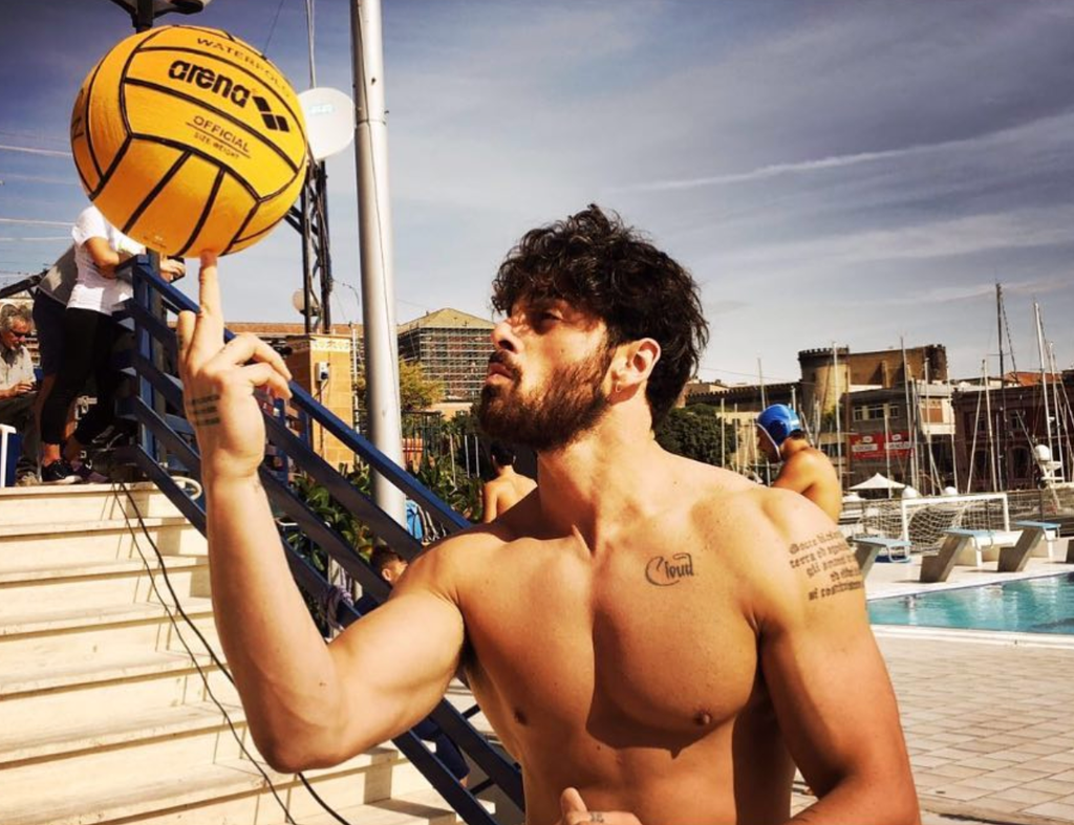 Michele-Morrone-shirtless-photos13