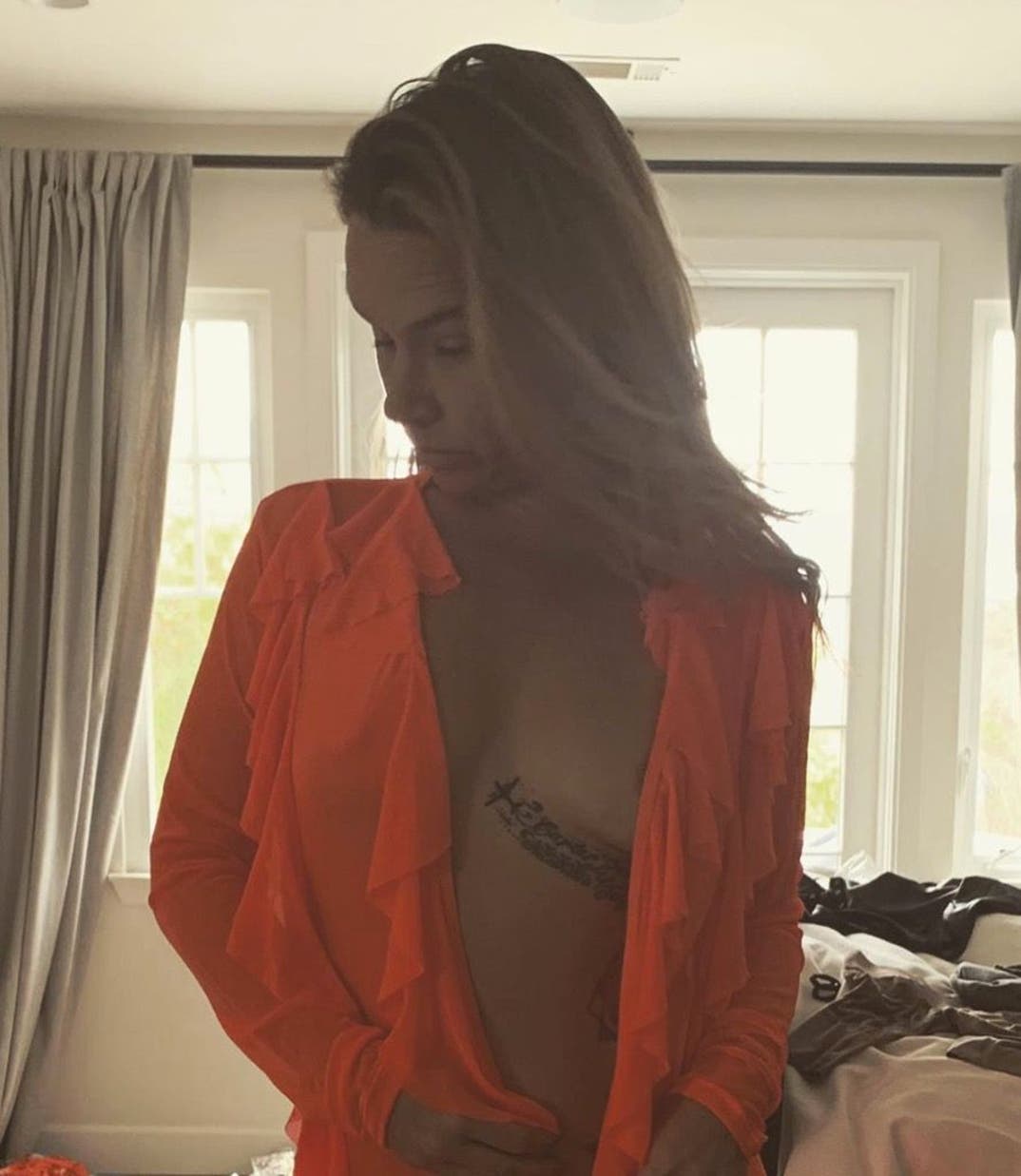 Danielle Harris' Hot Shots, image size:1074x1237