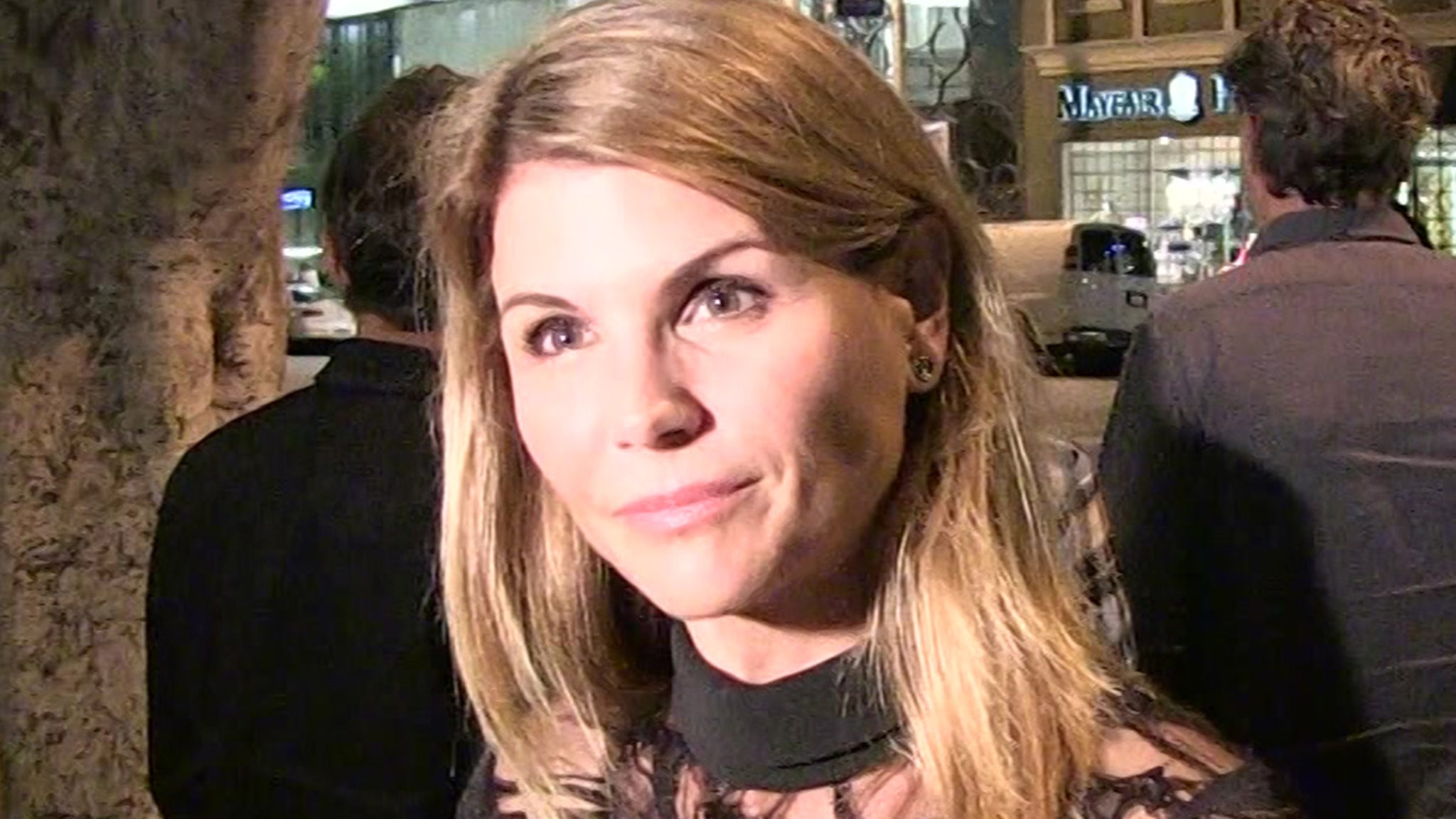 Exclusive Lori Loughlin Could Get Released from Prison on Christmas thumbnail