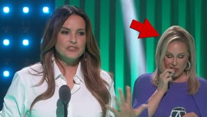 Kathy Hilton Applies Lip Gloss During Mariska Hargitay's People's Choice Awards Speech