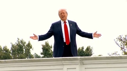 080525_trump_white_house_roof_kal