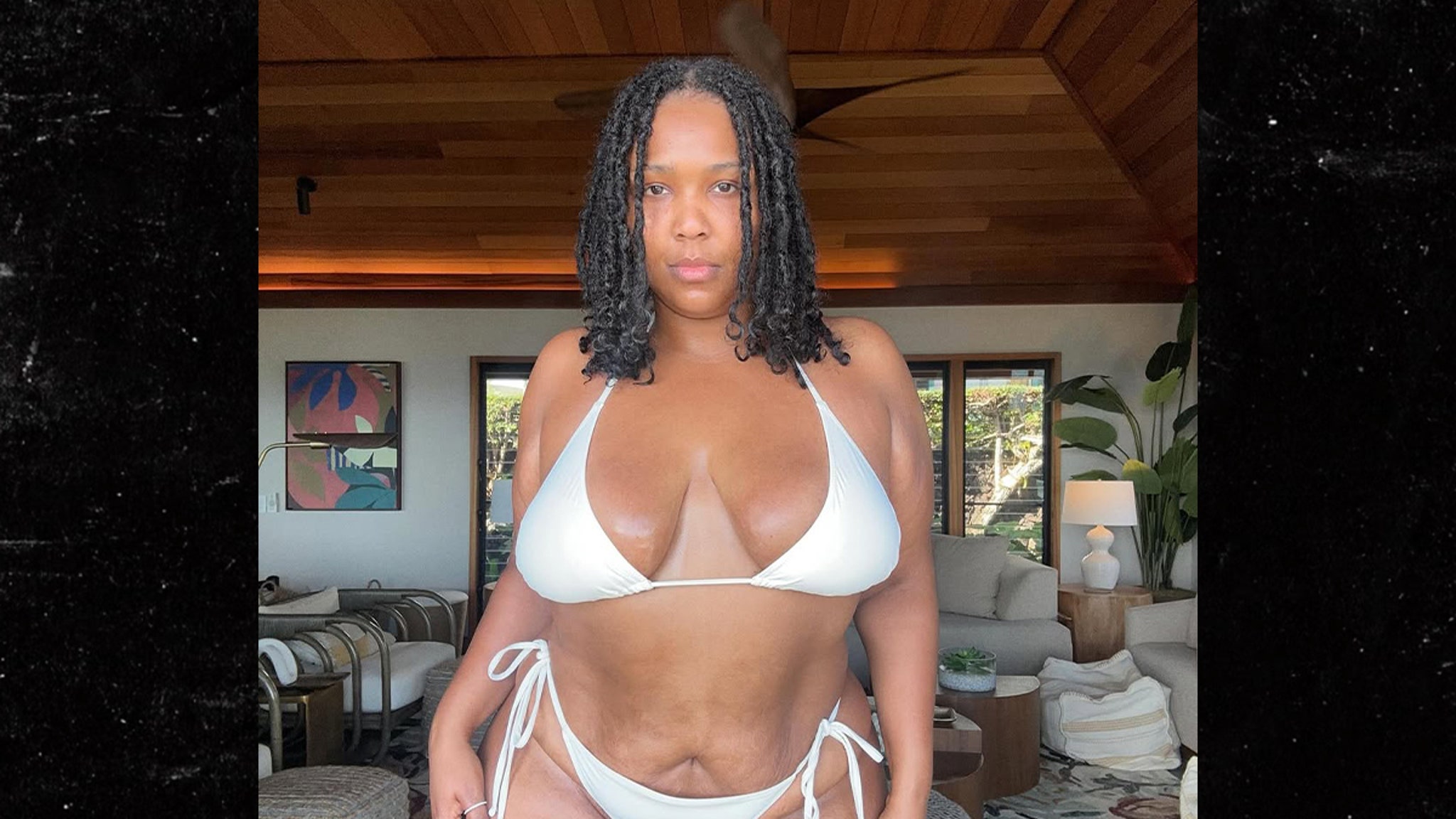 Lizzo pronkt met gewichtsverlies in witte bikini