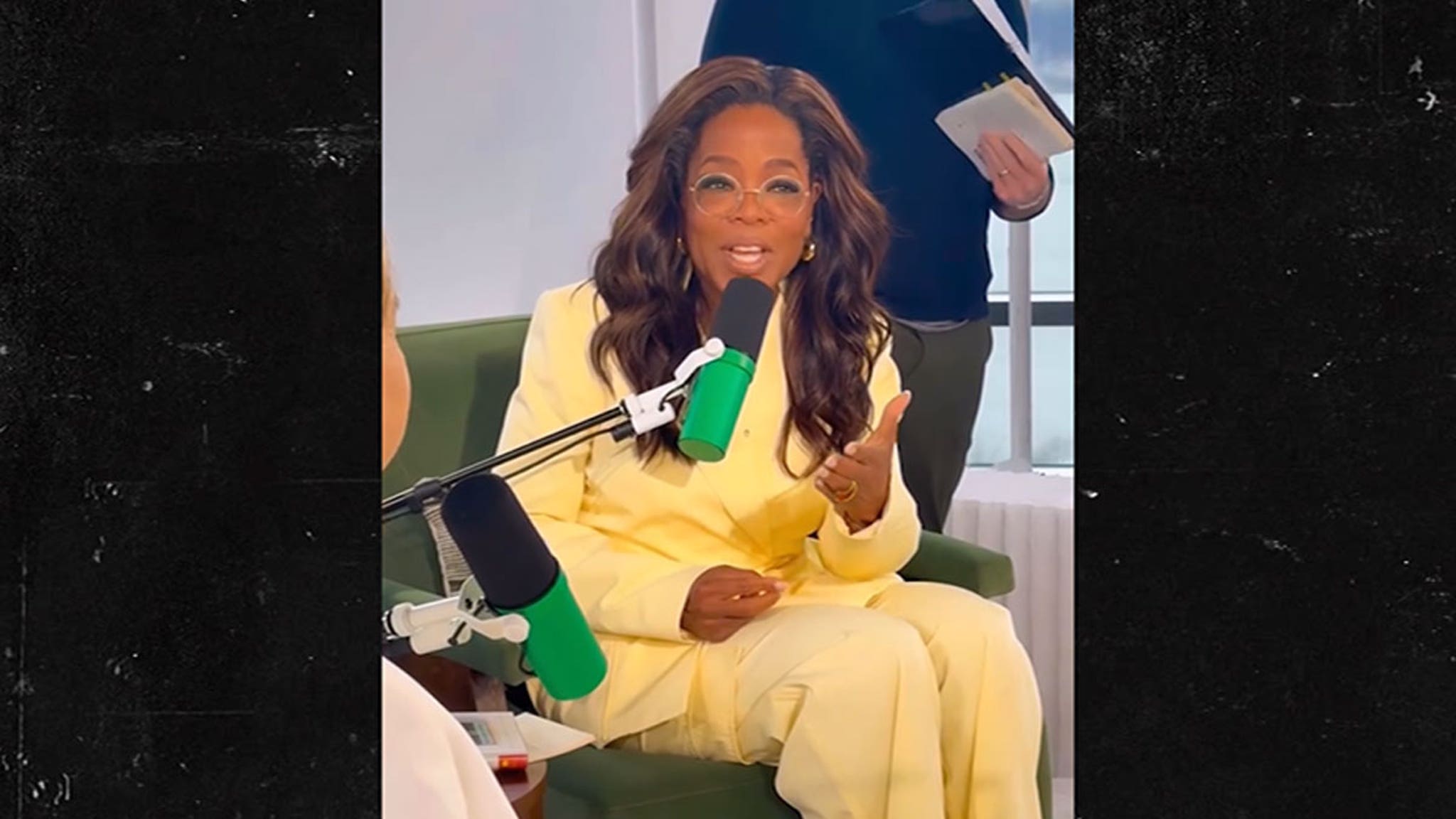 Oprah Winfrey klapt terug naar Trolls tijdens Viral Paris Fashion Week Walk