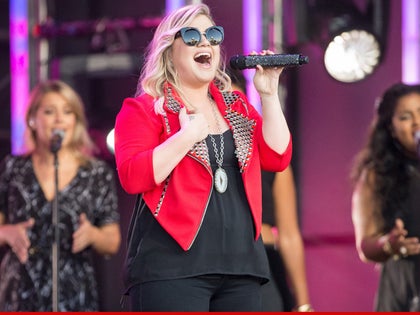 0818-kelly_clarkson-getty