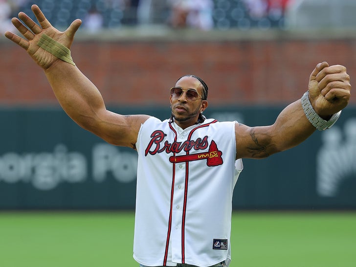 0905-Ludacris-Throwing-Out-The-First-Pitch-With-Exaggerated-Arms-And-Shoes-primary-3