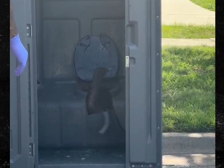 071526 man stuck in toiletSG 2