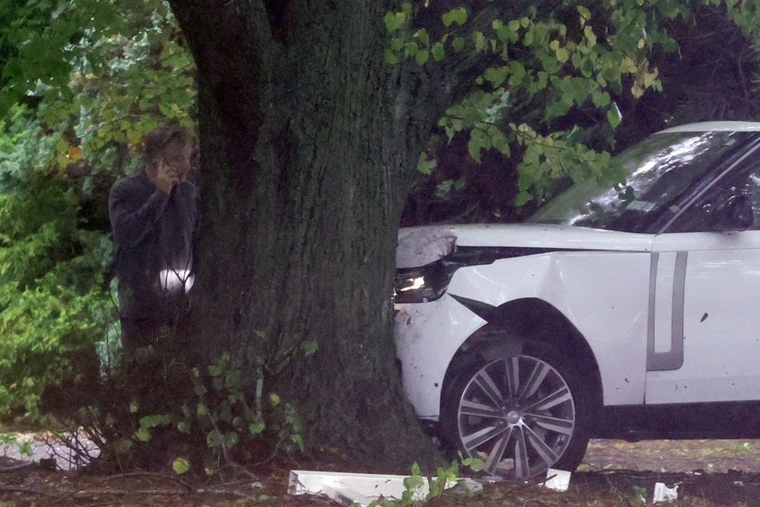 Alec Baldwin Range Rover Crash 1