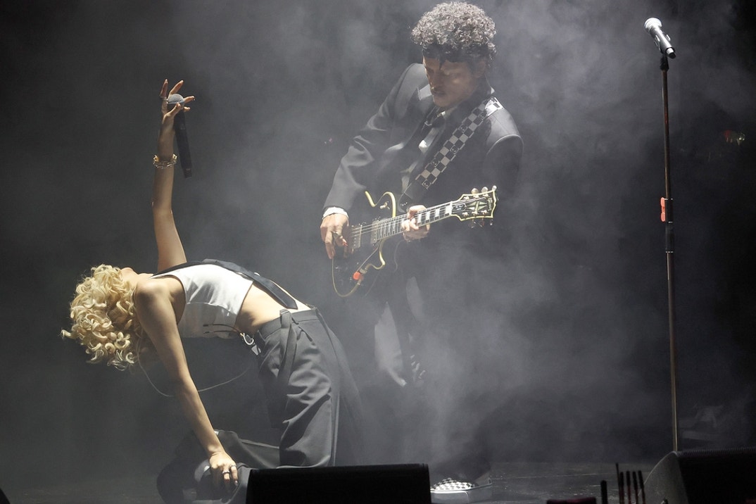 Rosé and Bruno Mars Grammys Performance 0