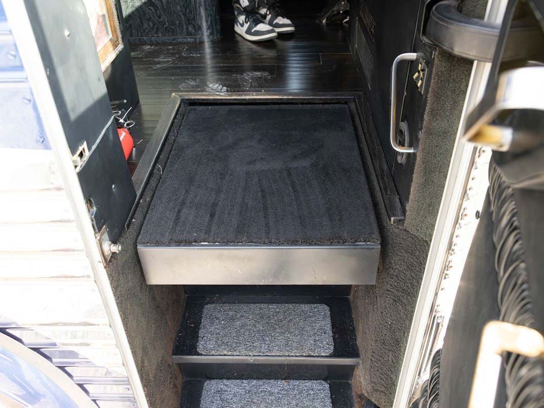 1998_prevost_marathon-xl_82-03064-scaled