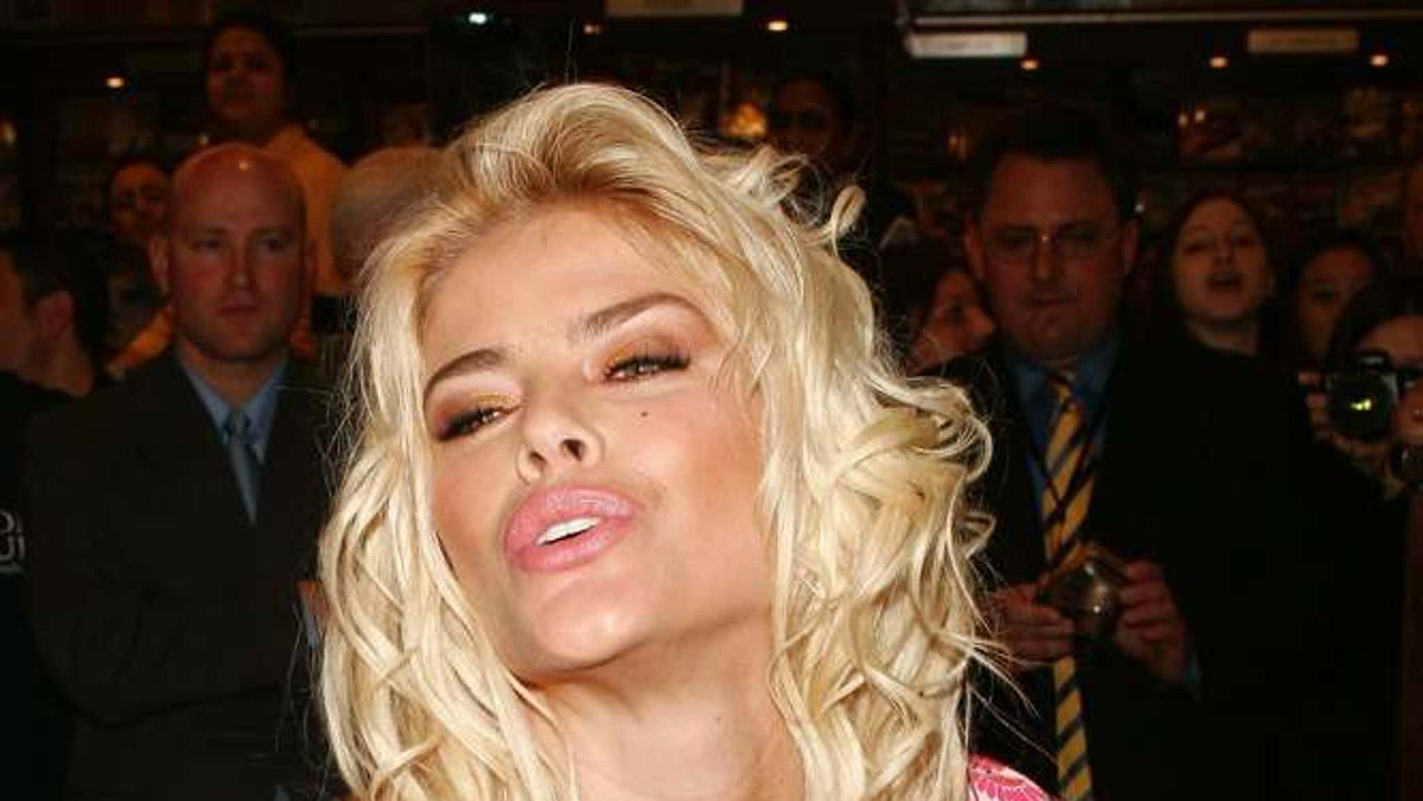 Anna Nicole Smith's Daughter Wears Mom's Vintage Gown Ahead of Kentucky Derby Anna Nicole Smith's Daughter Wears Mom's Vintage Gown Ahead of Kentucky Derby
