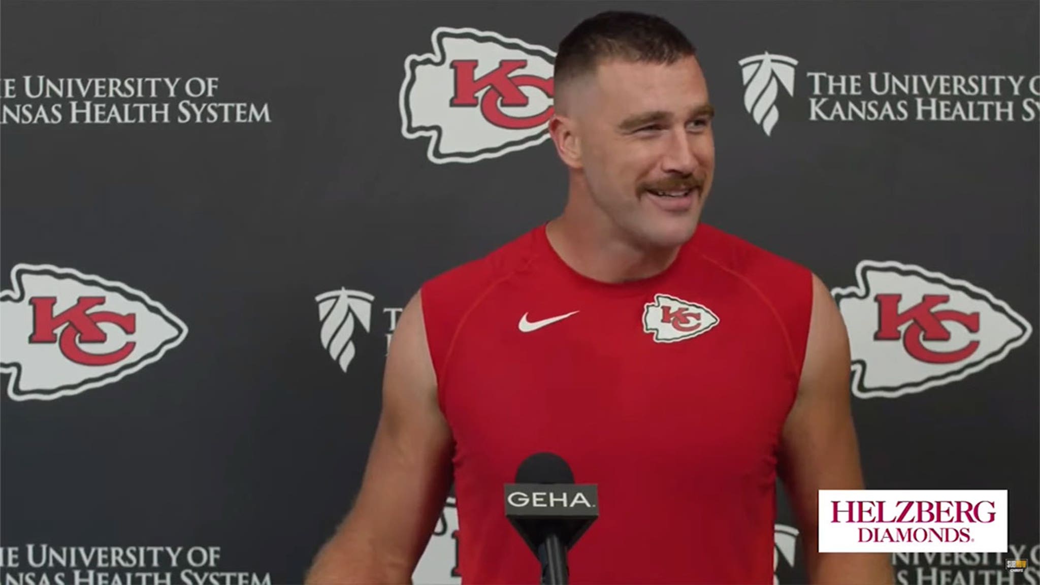 Travis Kelce Responds To Aaron Rodgers Mr Pfizer Joke Stands By